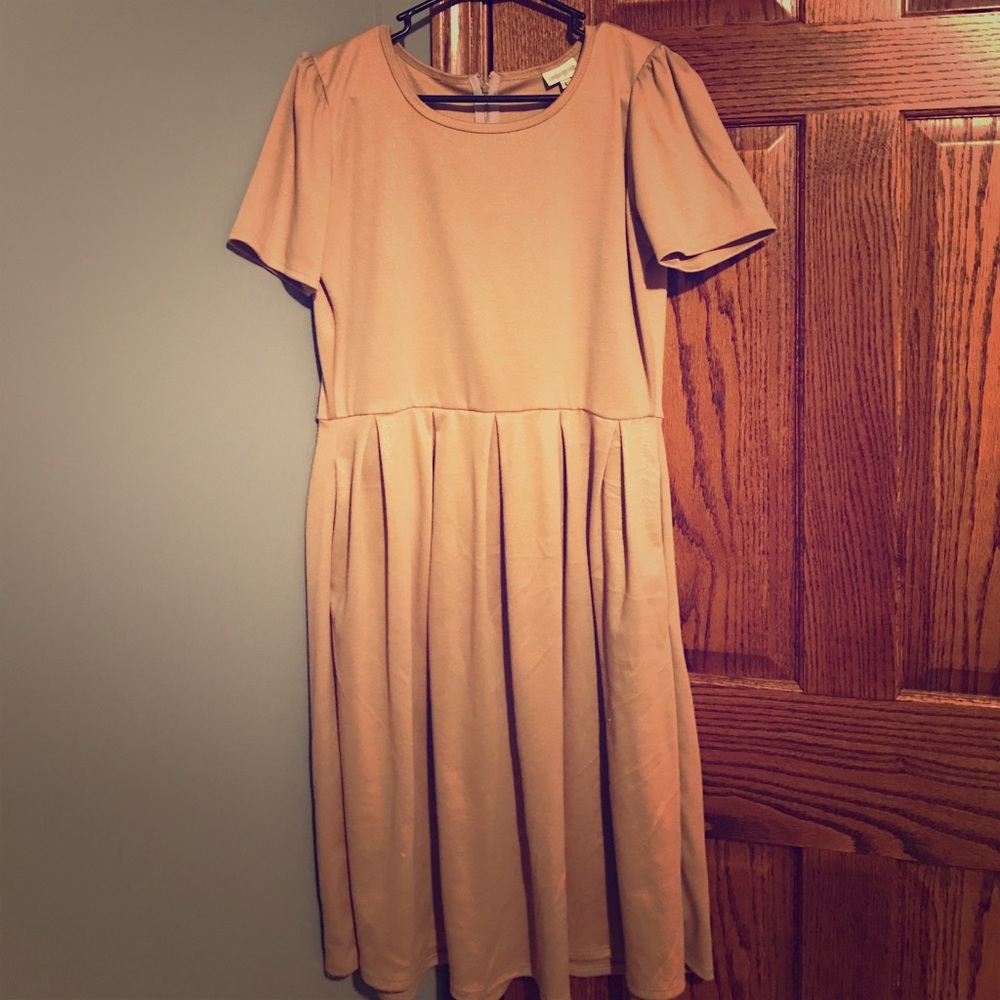 ‼️SALE‼️ Tan and gold Amelia!!