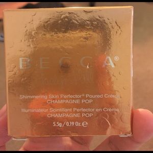 Becca Champagne Pop Crème