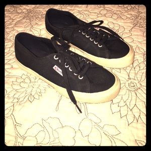 Superga Casual Tennis Shoe