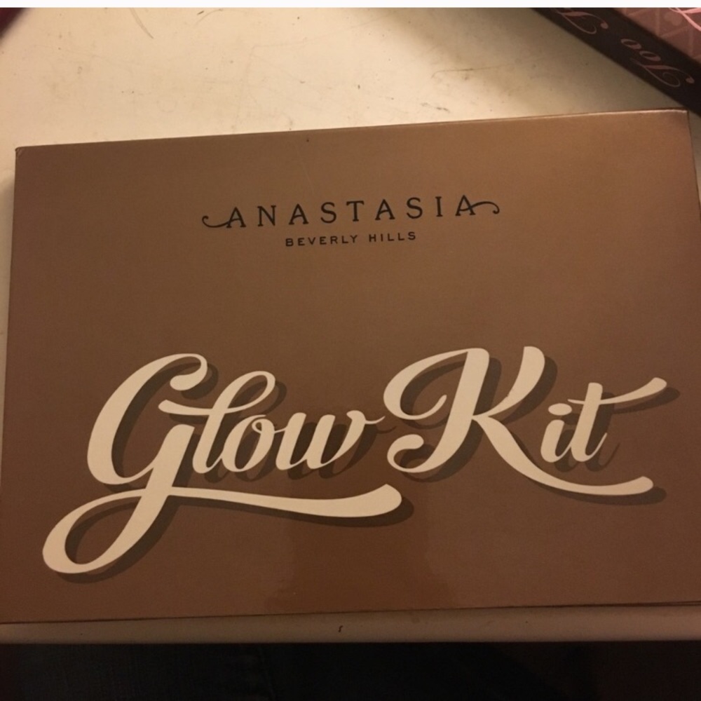 Anastasia Glow kit