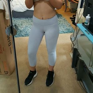 Fabletics Yoga Crops SIZE x small