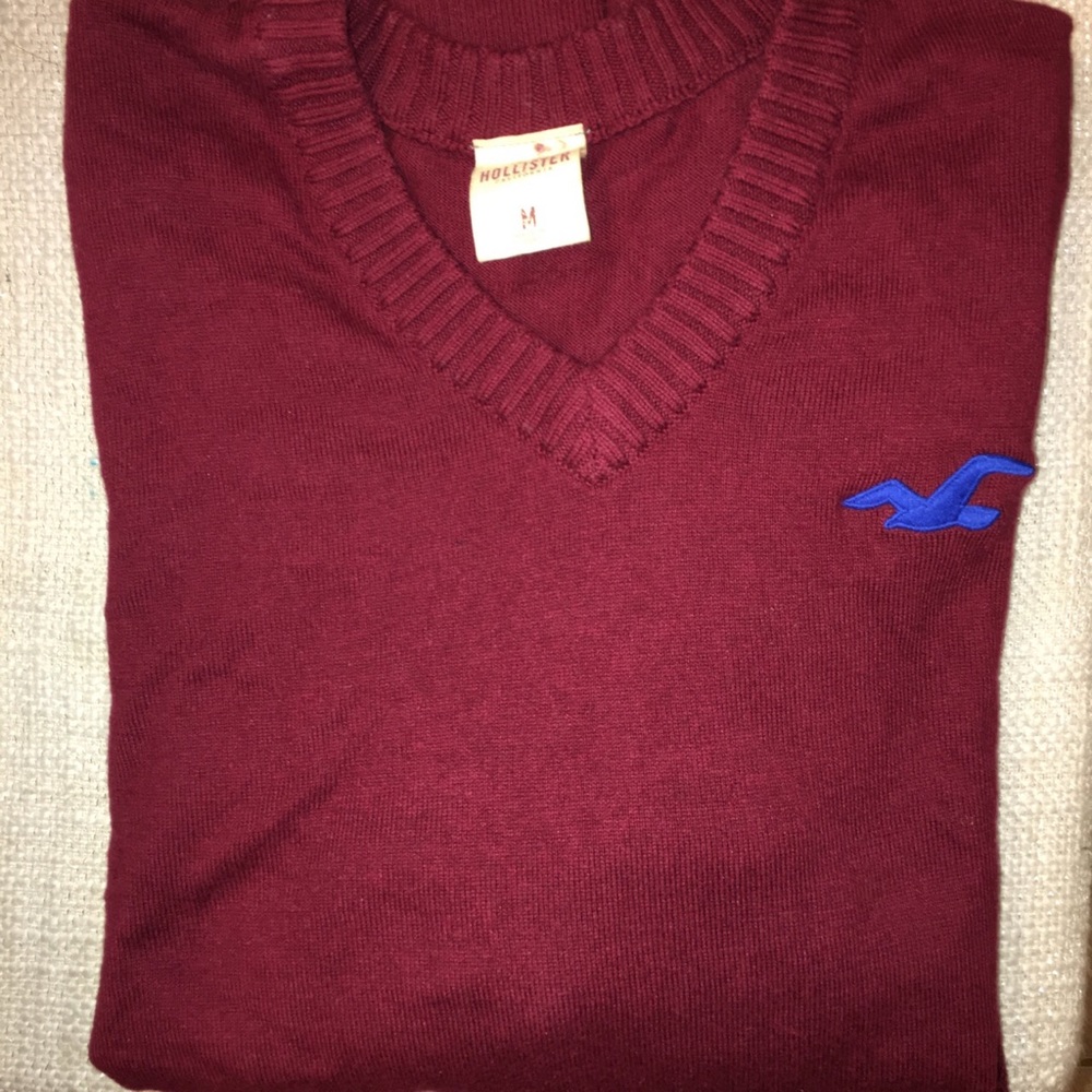 Maroon Hollister sweater