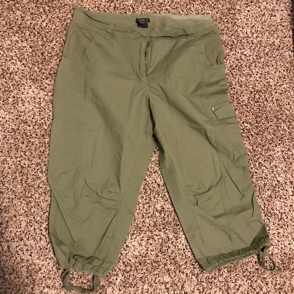 Green crop pants