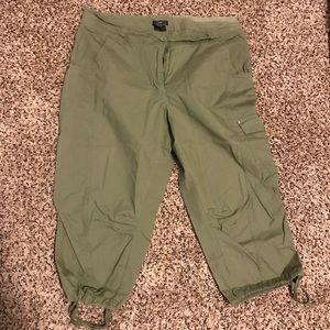 Green crop pants