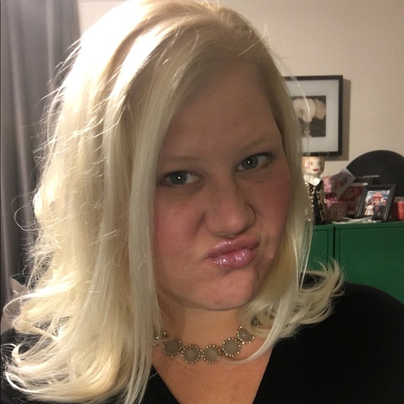 Meet your Posher, Katie - Picture 1 of 1