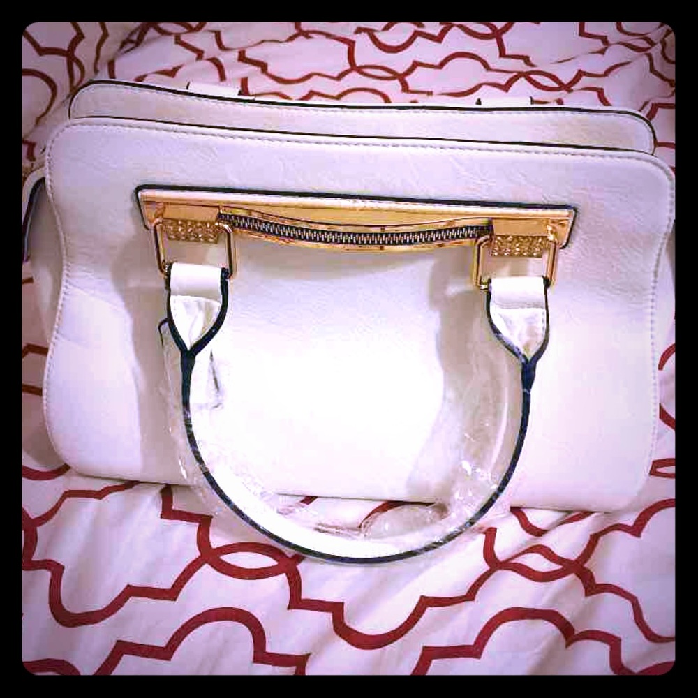 GORGEOUS white purse 👛