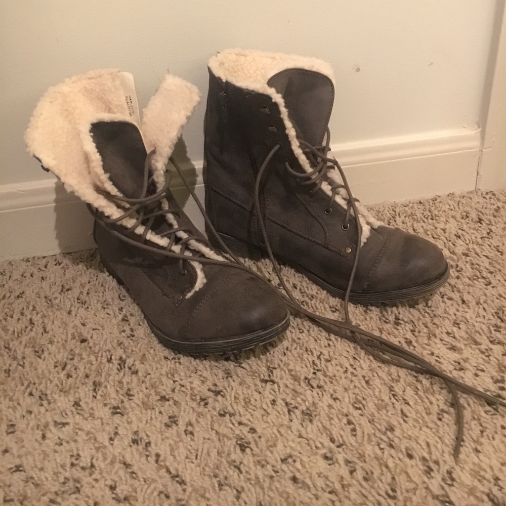 Super cute Brown faux fur combat boots size 7