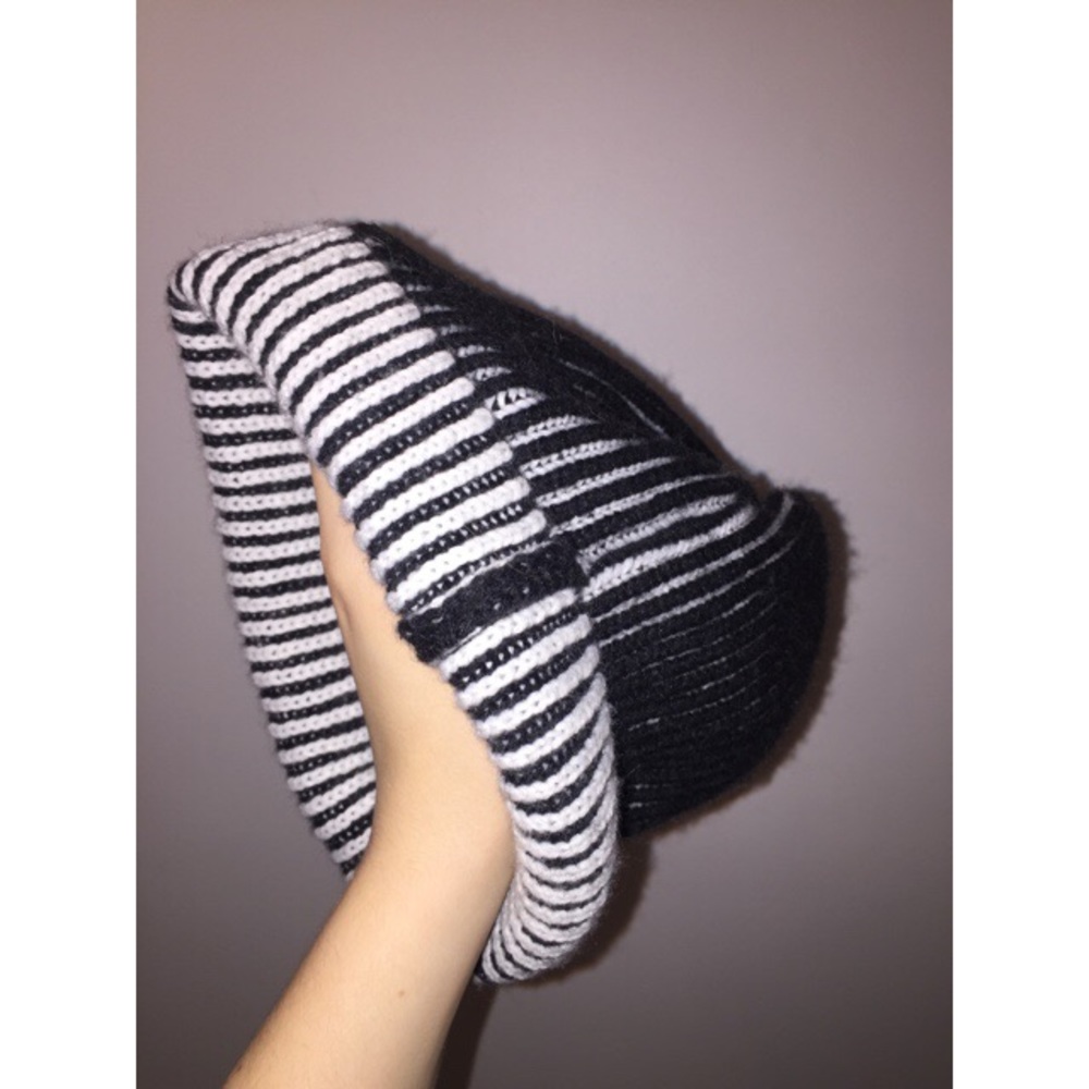 ribbed knit beanie