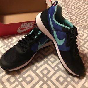 Women's Nike Shoe