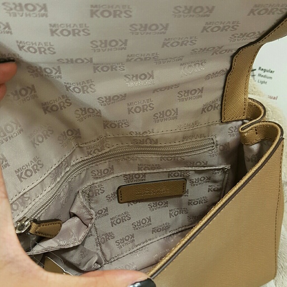 Michael Kors crossbody purse - Picture 3 of 7