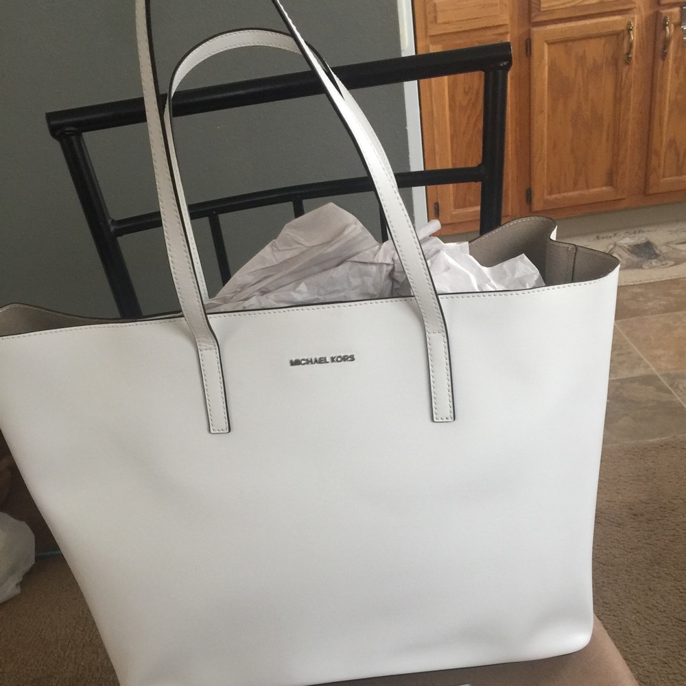 Michael Kors Emily XL Tote Embossed leather