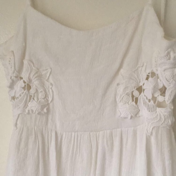 White dress - Picture 2 of 4