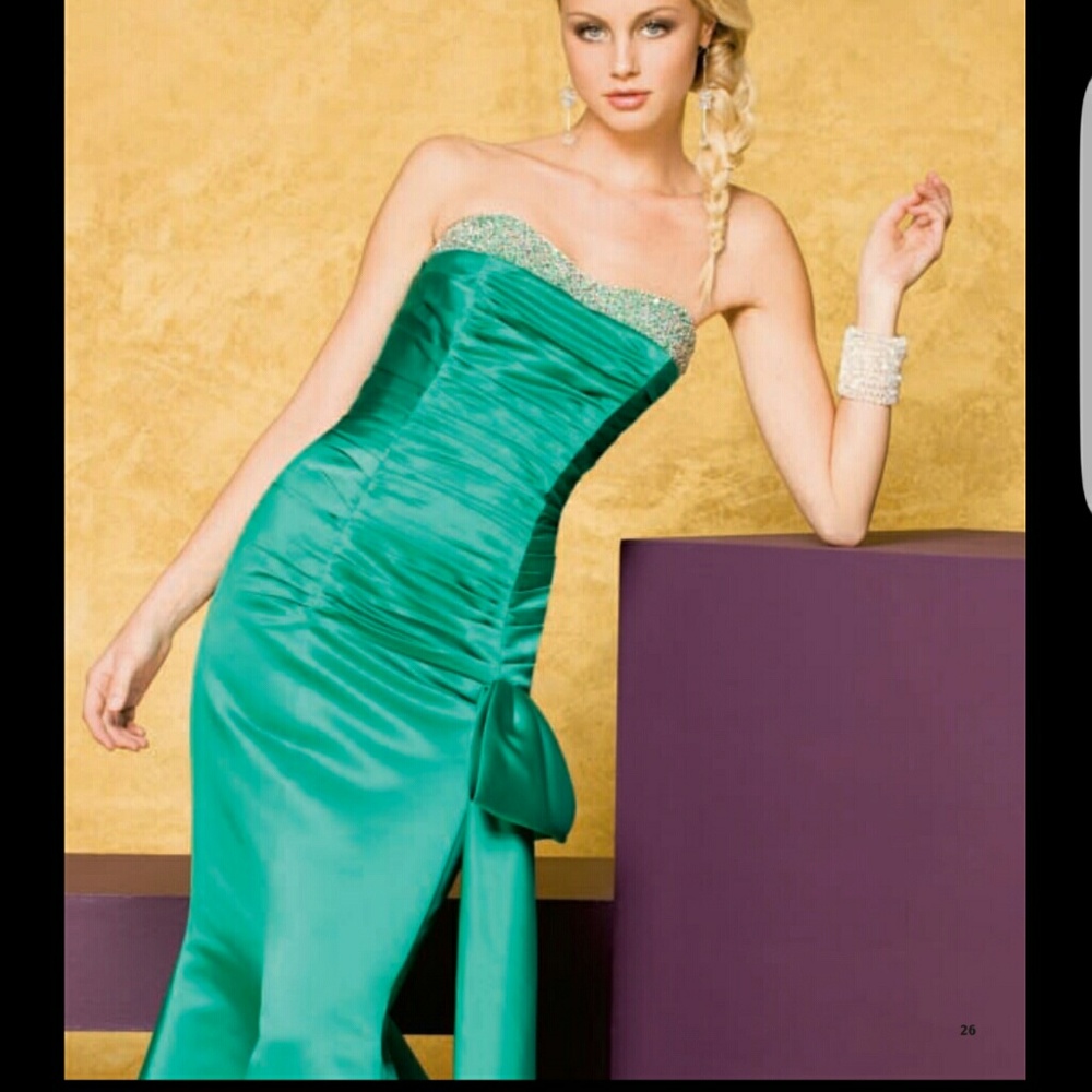 Gown dress one time used