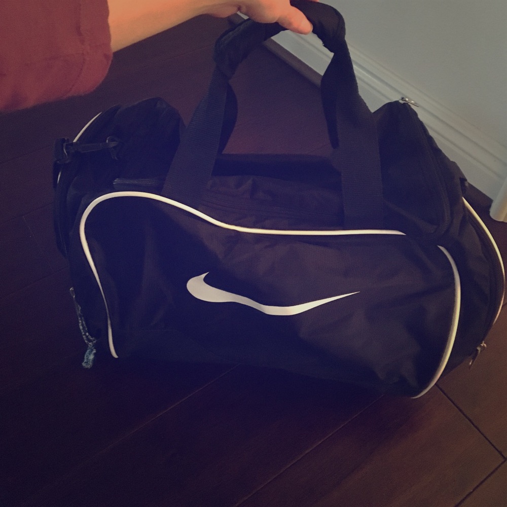 NIKE SPORTS BAG