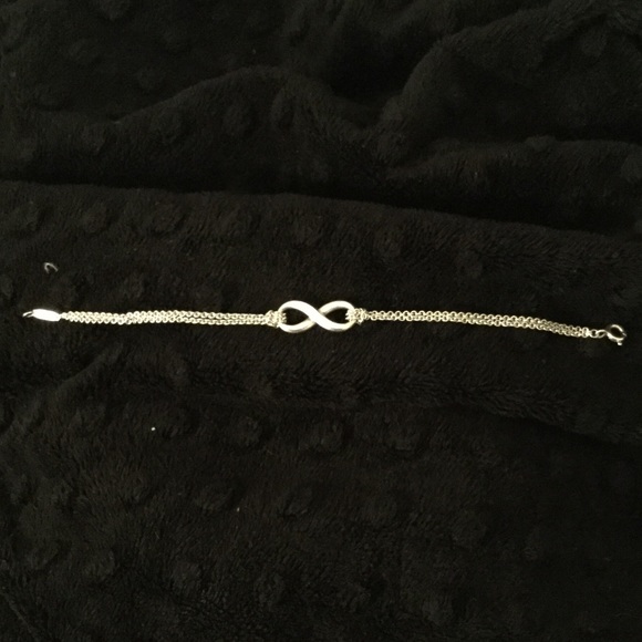 Tiffany's infinity bracelet - Picture 2 of 4