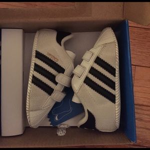 INFANT BLACK AND WHITE ADIDAS