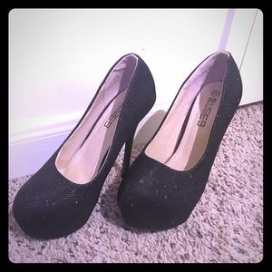 Black sparkly pumps