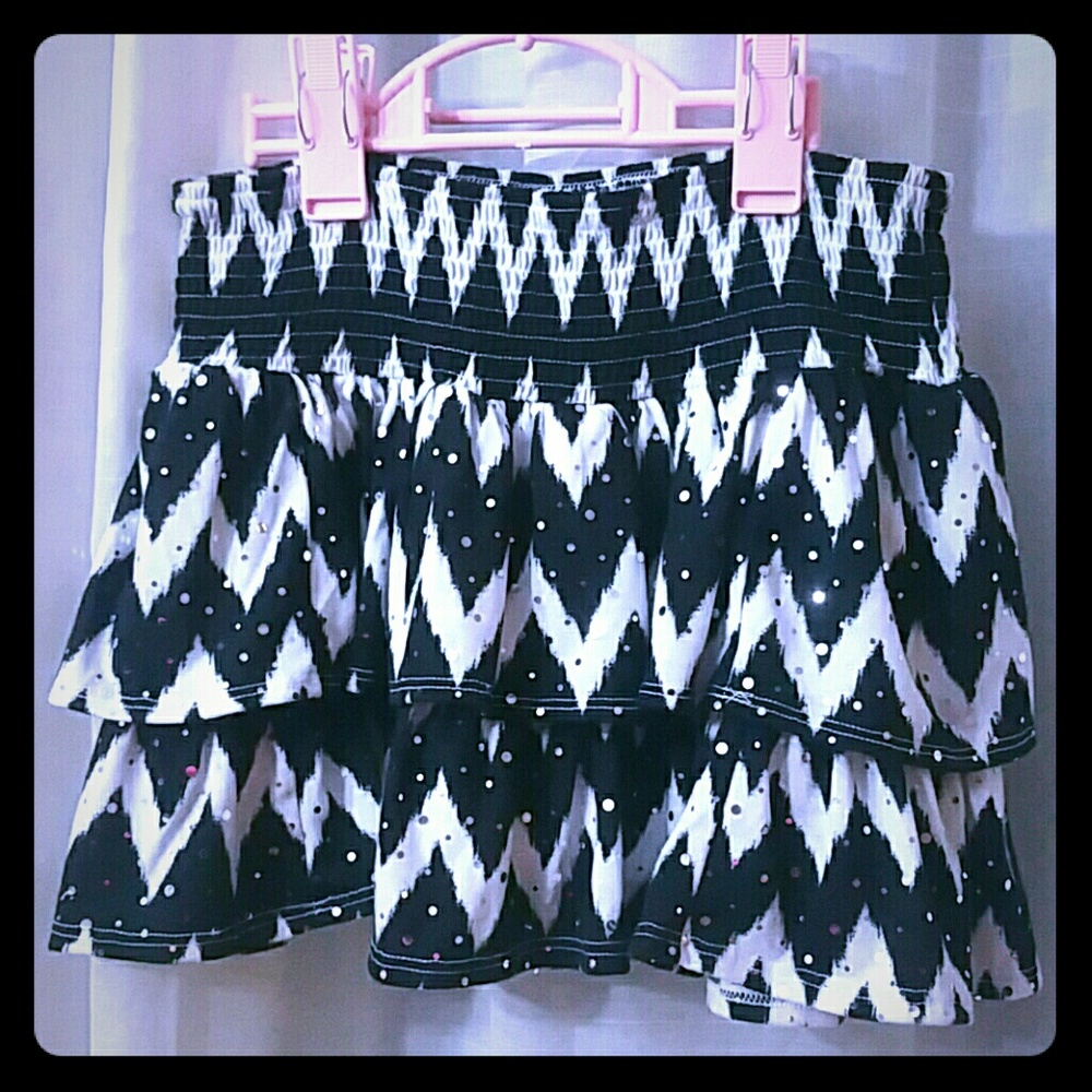 Justice black and white skirt