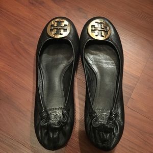 Black leather Reva Tory burch flat with gold logo