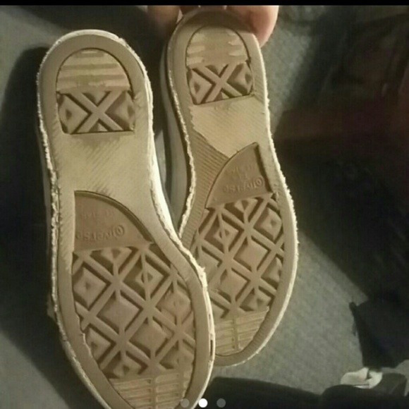Converse - Picture 2 of 2
