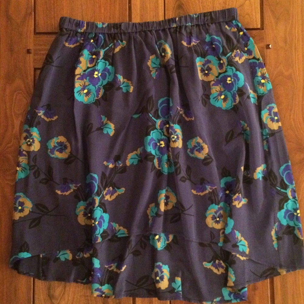 Silk fossil skirt medium. Like new.
