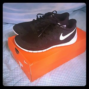 Nike Free 5.0 (Women 8.5/ Youth 7)
