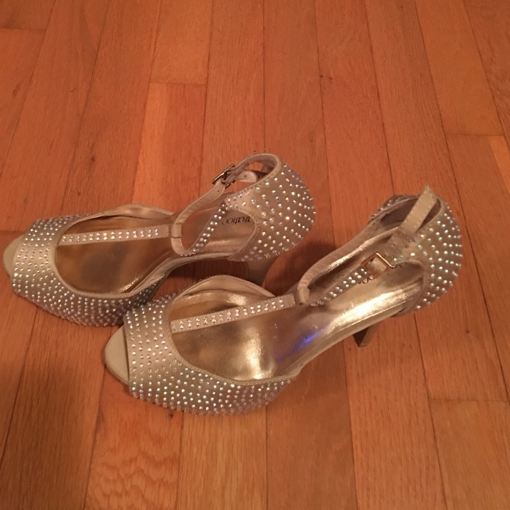 Sparkly pumps