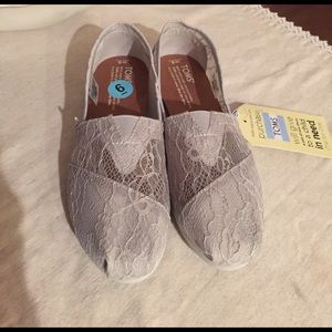 BNWT toms!