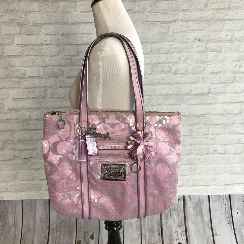 ⭐️SUPER SPECIAL⭐️ Unique Coach sequined lilac tote