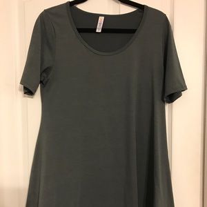 LulaRoe Perfect T size Medium