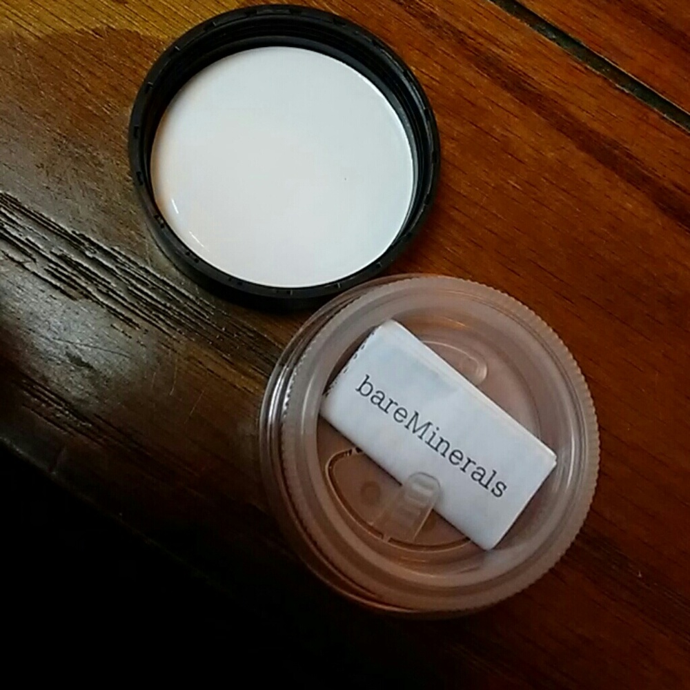 Makeup - Picture 2 of 3