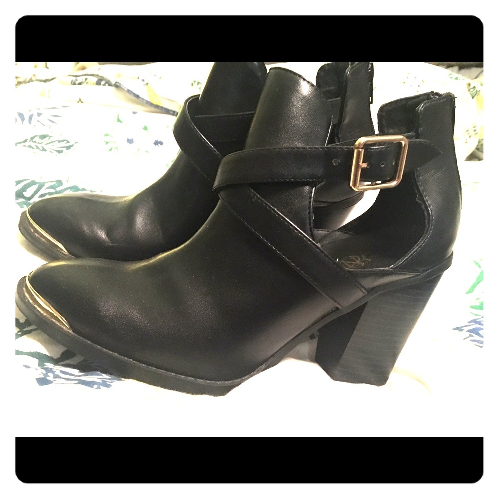 Black with gold accents Rock & Republic booties.