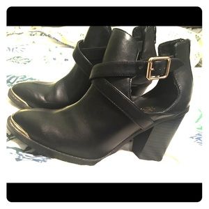 Black with gold accents Rock & Republic booties.