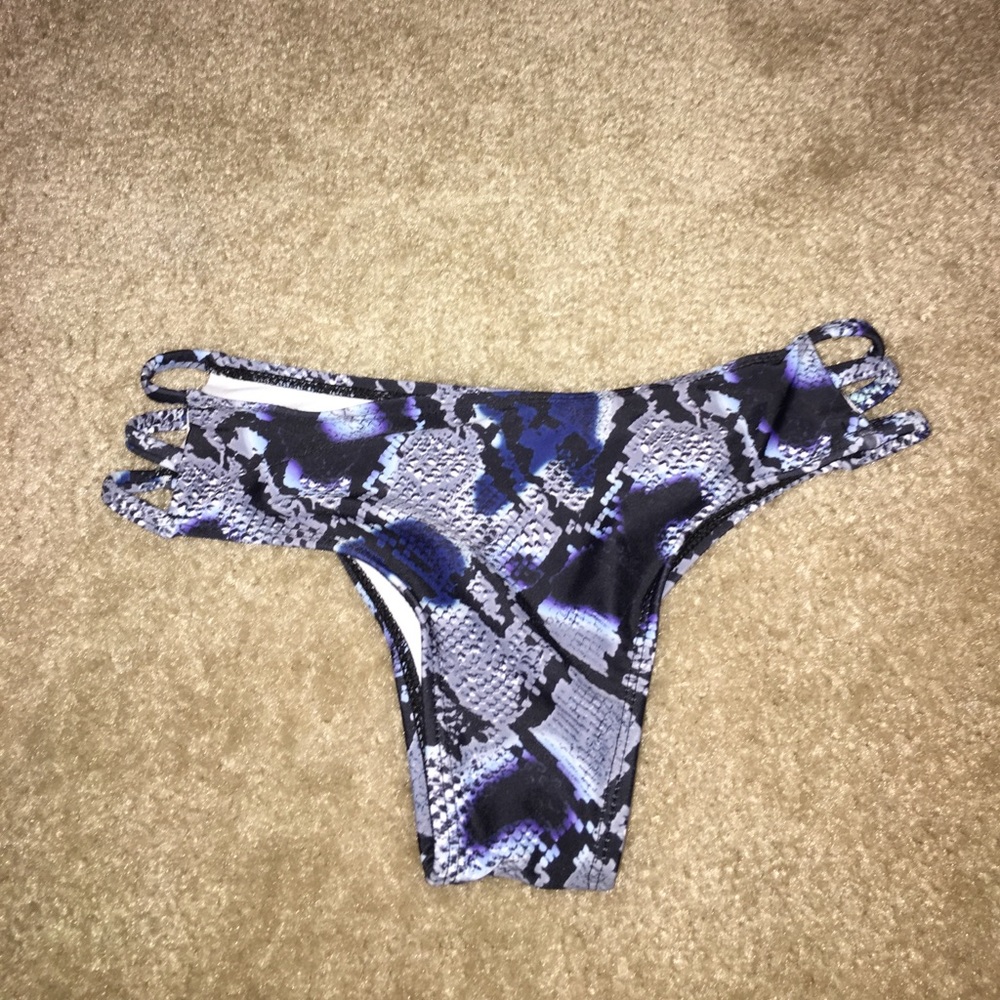 Cheeky bikini bottoms