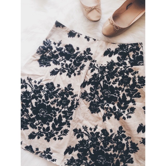 The Limited Dresses & Skirts - ⭐️5 for $15⭐️ Navy Blue/Black Floral Skirt