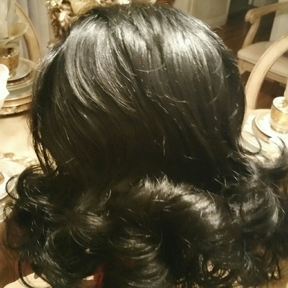 Beautiful Black Layered Waves Wig