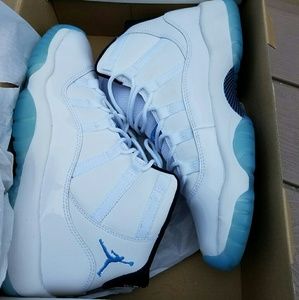 Retro Jordan's legend blue 11's size 7 mens
