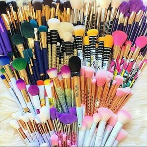 Meet your Posher, Carlitoyary