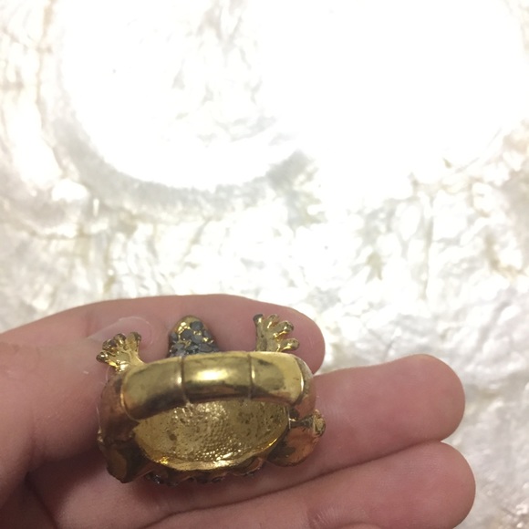Unique Rhinestone Frog Ring - Picture 4 of 4