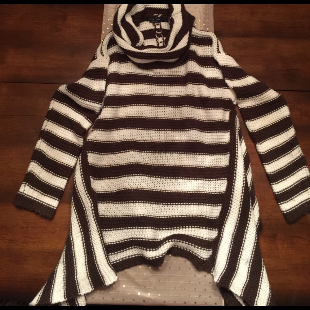 Vertigo Sweater size L