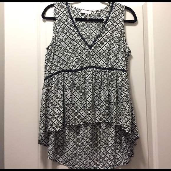 Navy and white flower tank - Picture 1 of 3