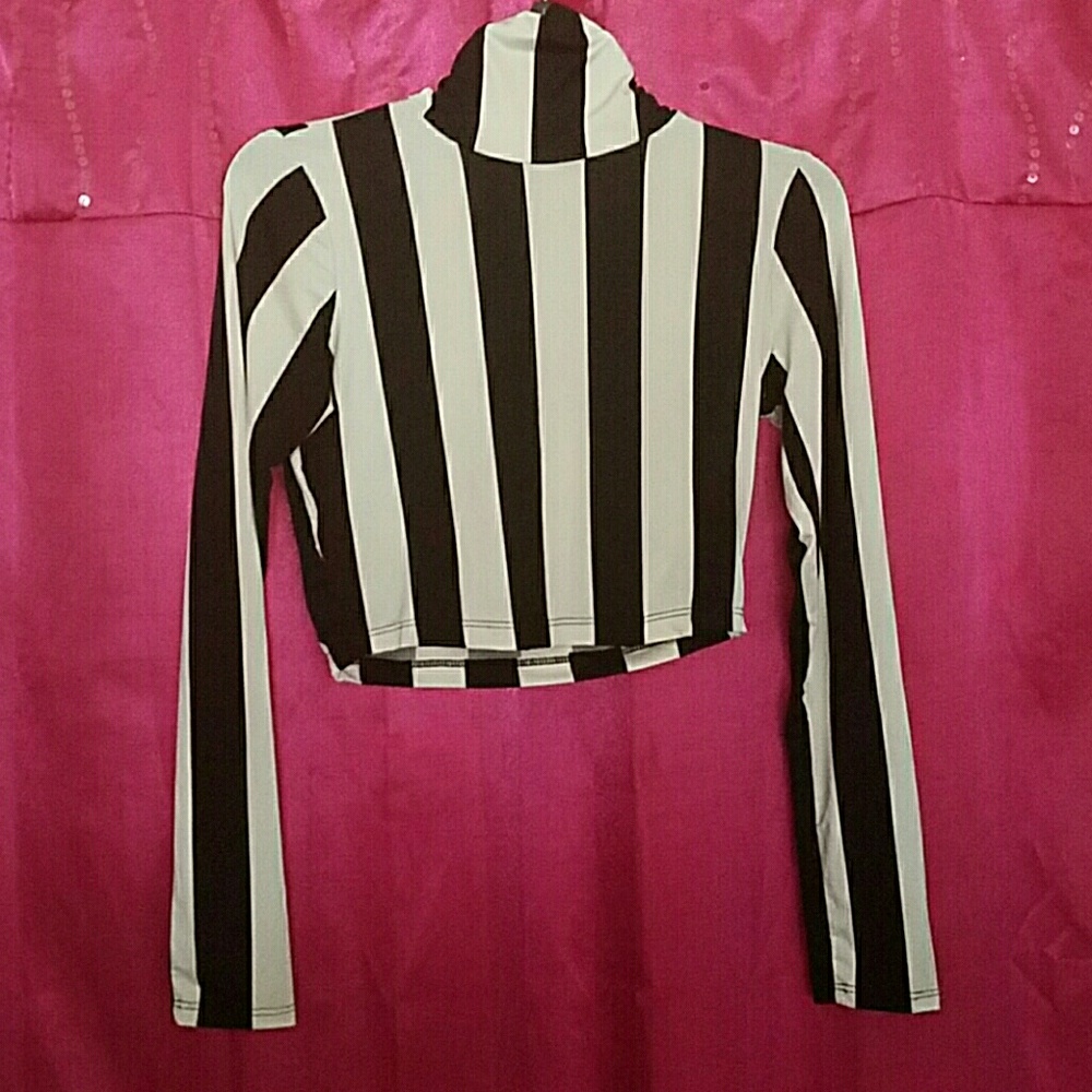 Black and white vertical stripe crop top