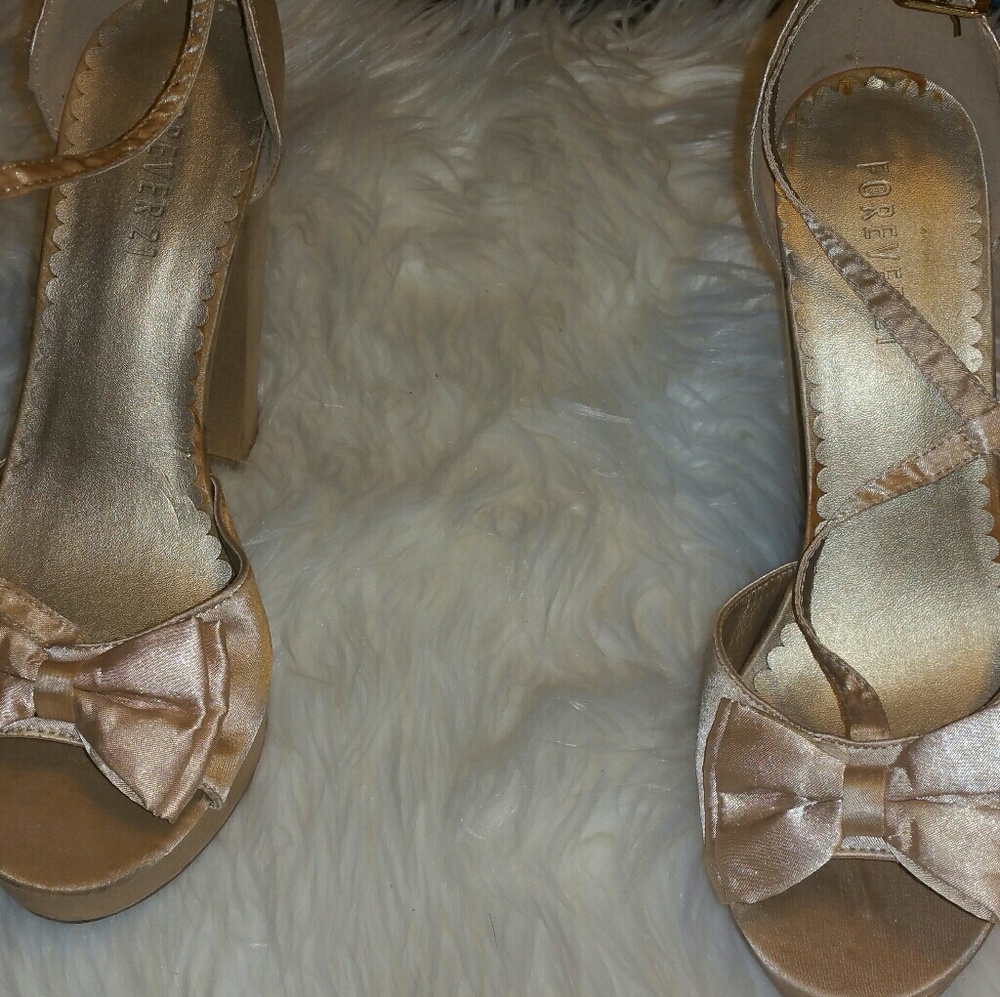 Champagne colored heels with bow