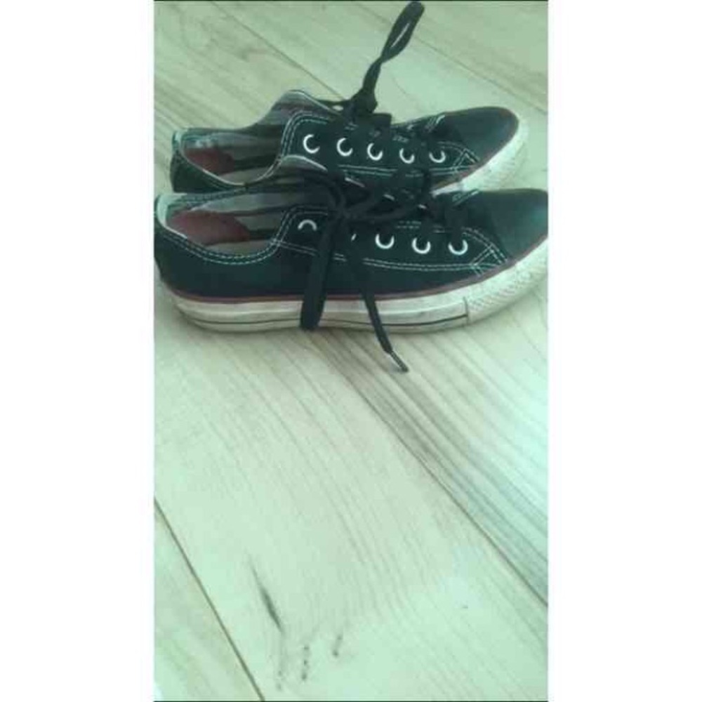 Black low top converse