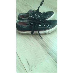 Black low top converse