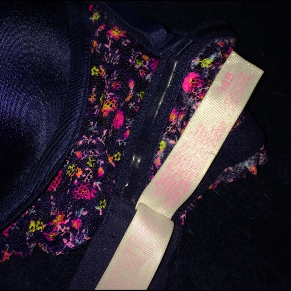 Pink bra can be strapless - Picture 2 of 3