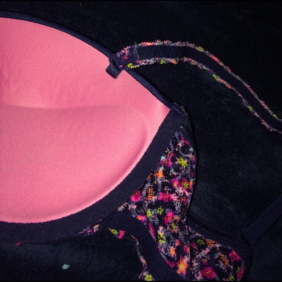 Pink bra can be strapless - Picture 3 of 3