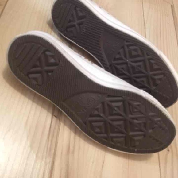 Polka dot lowtop converse - Picture 3 of 3