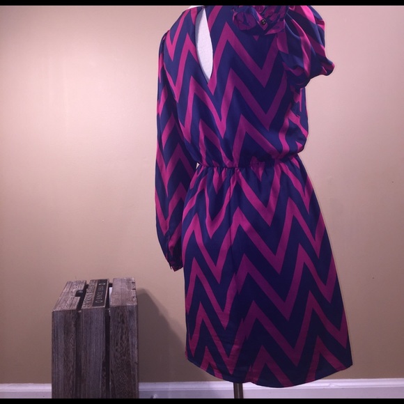 Sale🌟Sequin Hearts Navy Pink Chevron dress - Picture 5 of 6