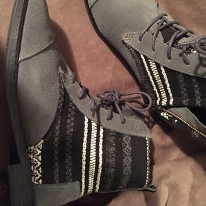 Toms grey boots